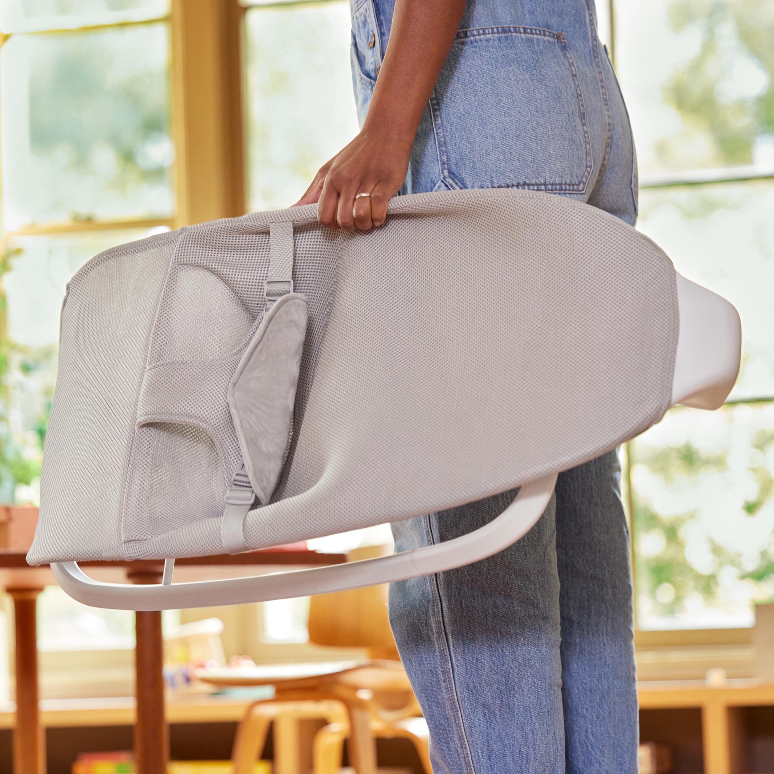 Munchkin Electric Bouncer gray bouncing mode provides hands-free soothing