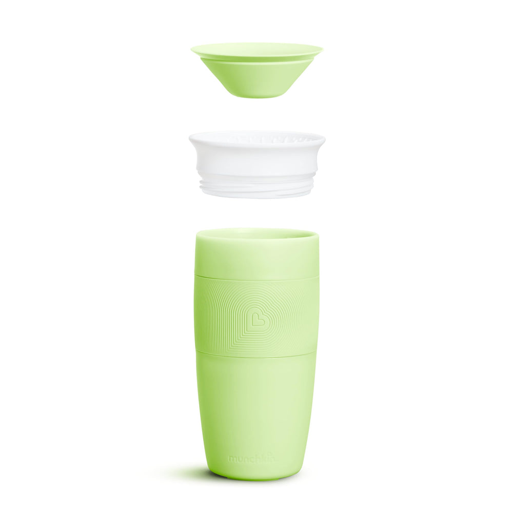 Munchkin Miracle 360 auto-seal feature prevents leaks when not sipping.