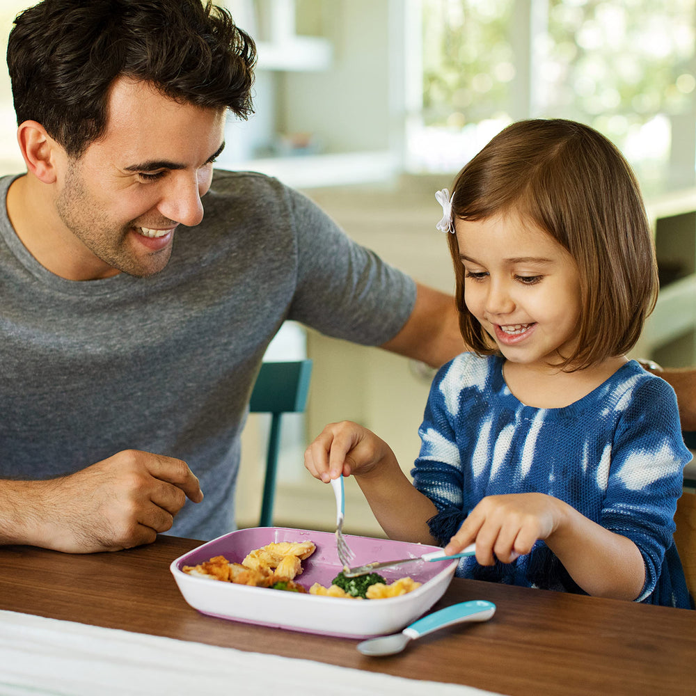 Munchkin Splash ergonomic handles aid kid-friendly dining.