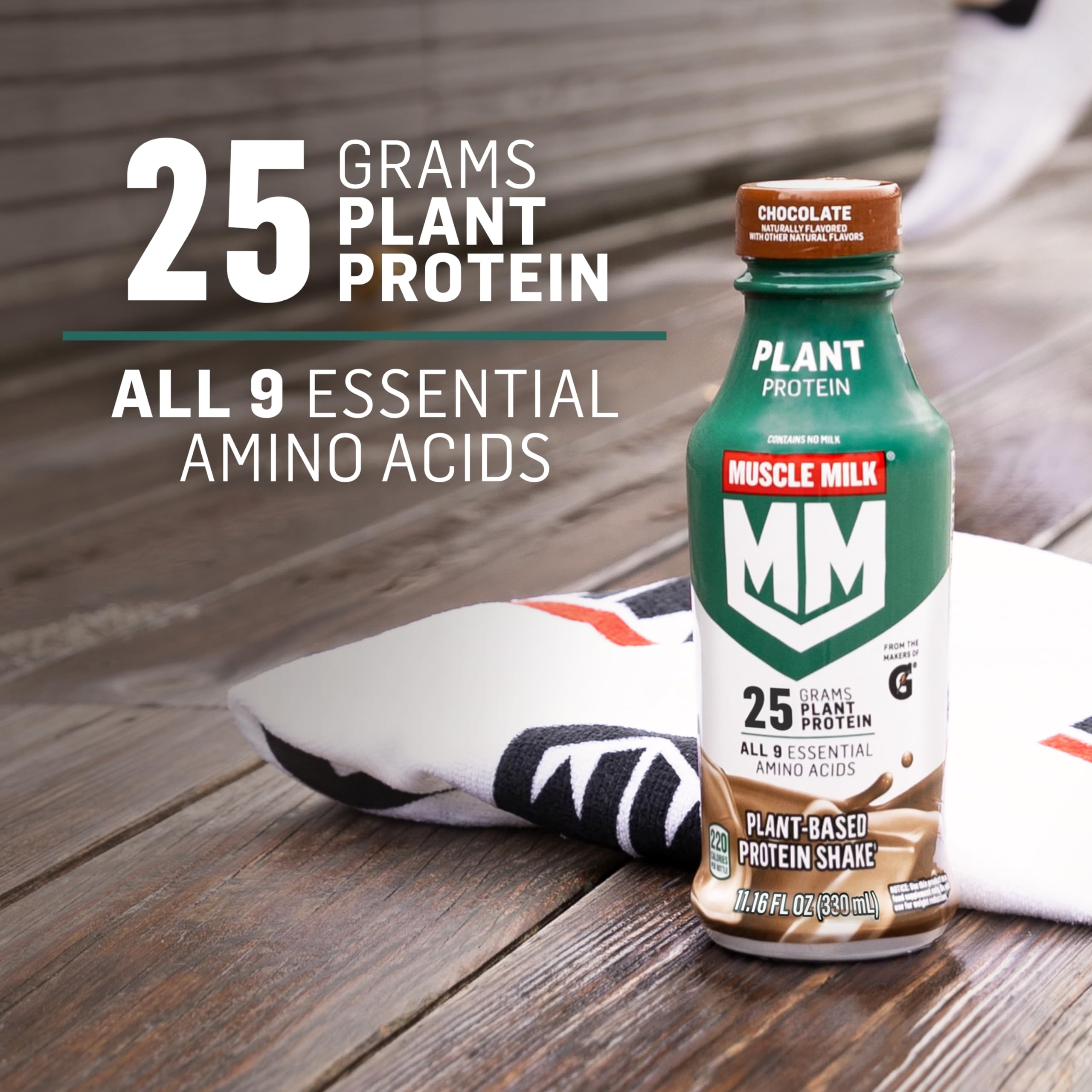 Muscle Milk chocolate nutrition panel close-up, showing 25g protein per serving.
