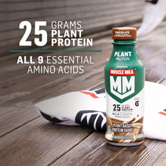 Muscle Milk chocolate nutrition panel close-up, showing 25g protein per serving.