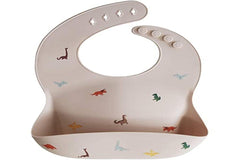 Mushie waterproof silicone bib cleans easily after meals.