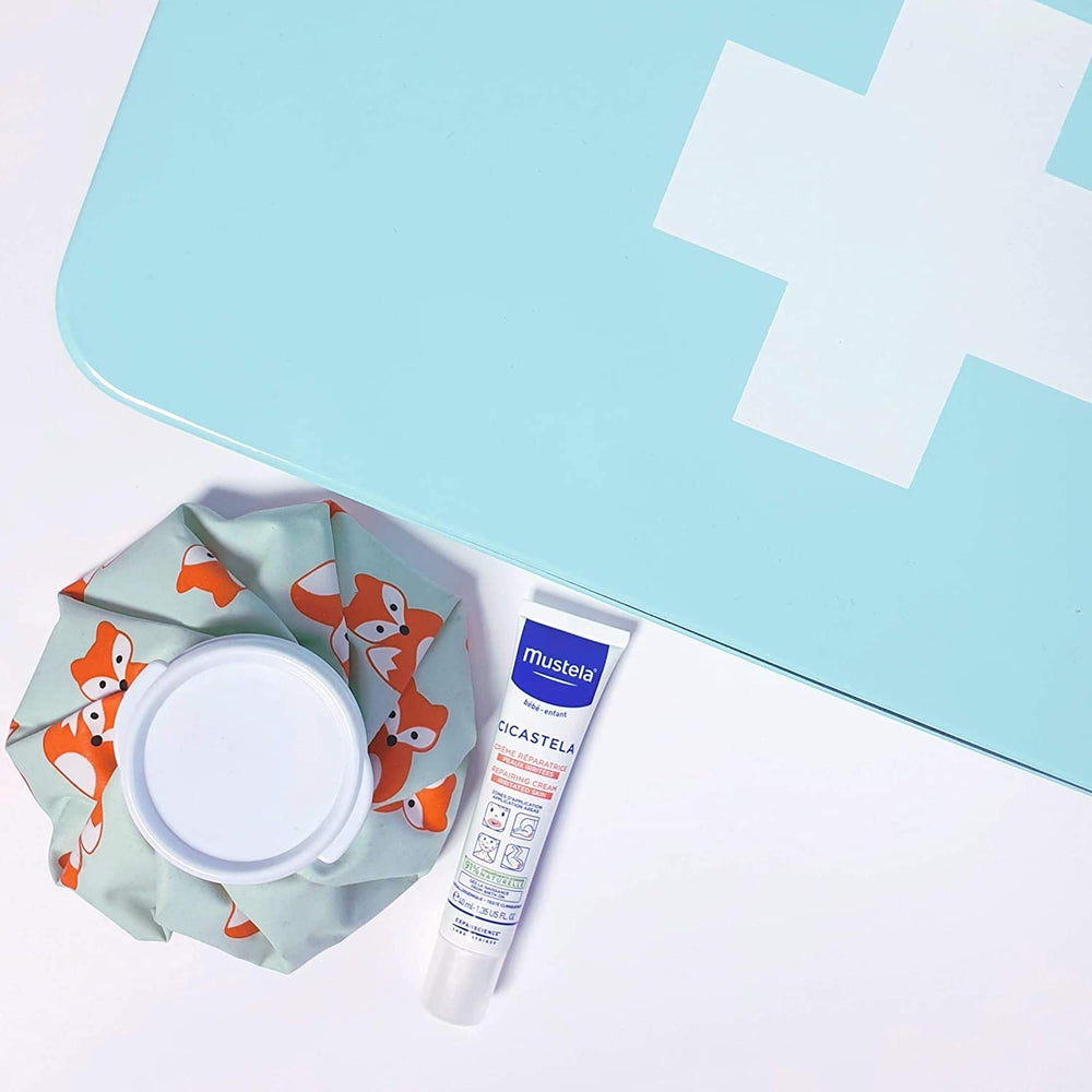 Mustela Cicastela plant-derived hyaluronic acid supports hydration.