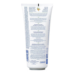 Mustela shampoo foam close-up showing rich lather for easy detangling.