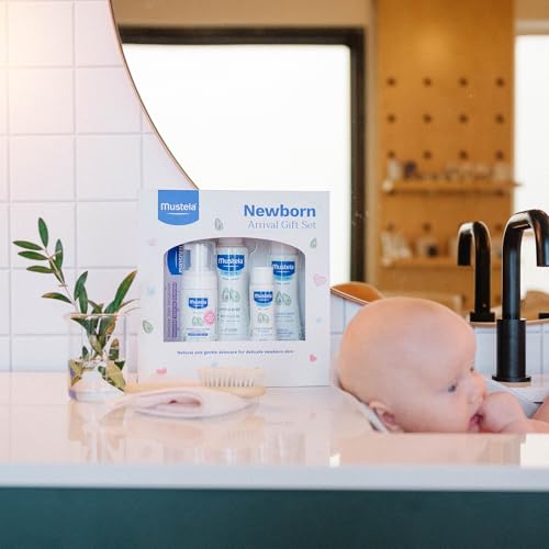 Mustela gentle cleansing gel for delicate newborn skin.
