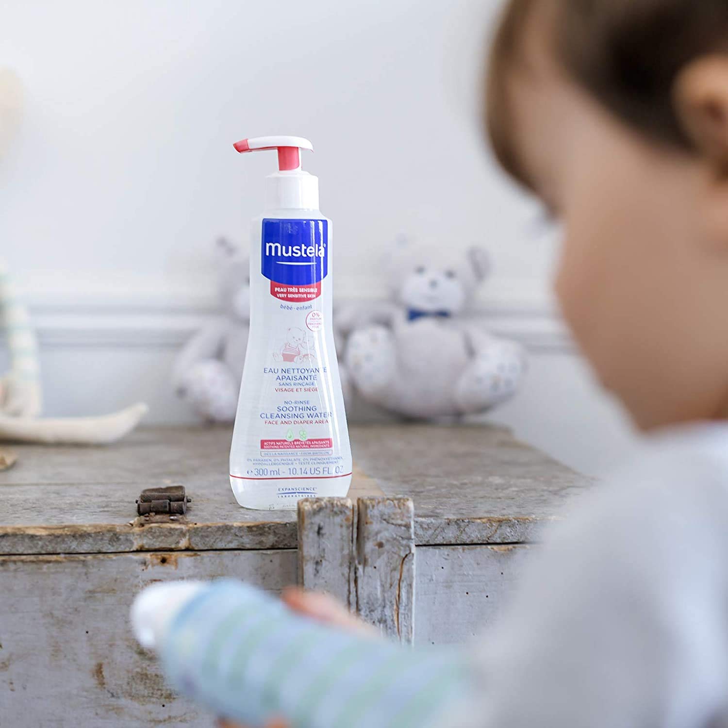 Mustela hypoallergenic icon emphasizes suitability for sensitive skin.