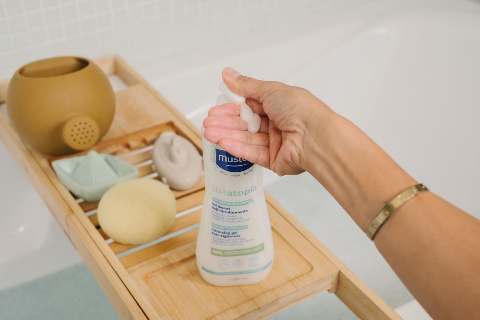 Mustela Stelatopia sunflower-oil-distillate helps maintain the skin’s moisture barrier.
