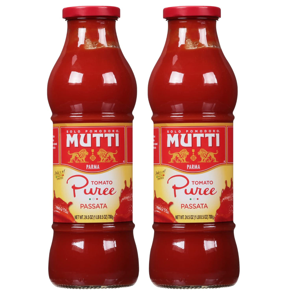Mutti Tomato Puree jar front illustrating smooth base for sauces
