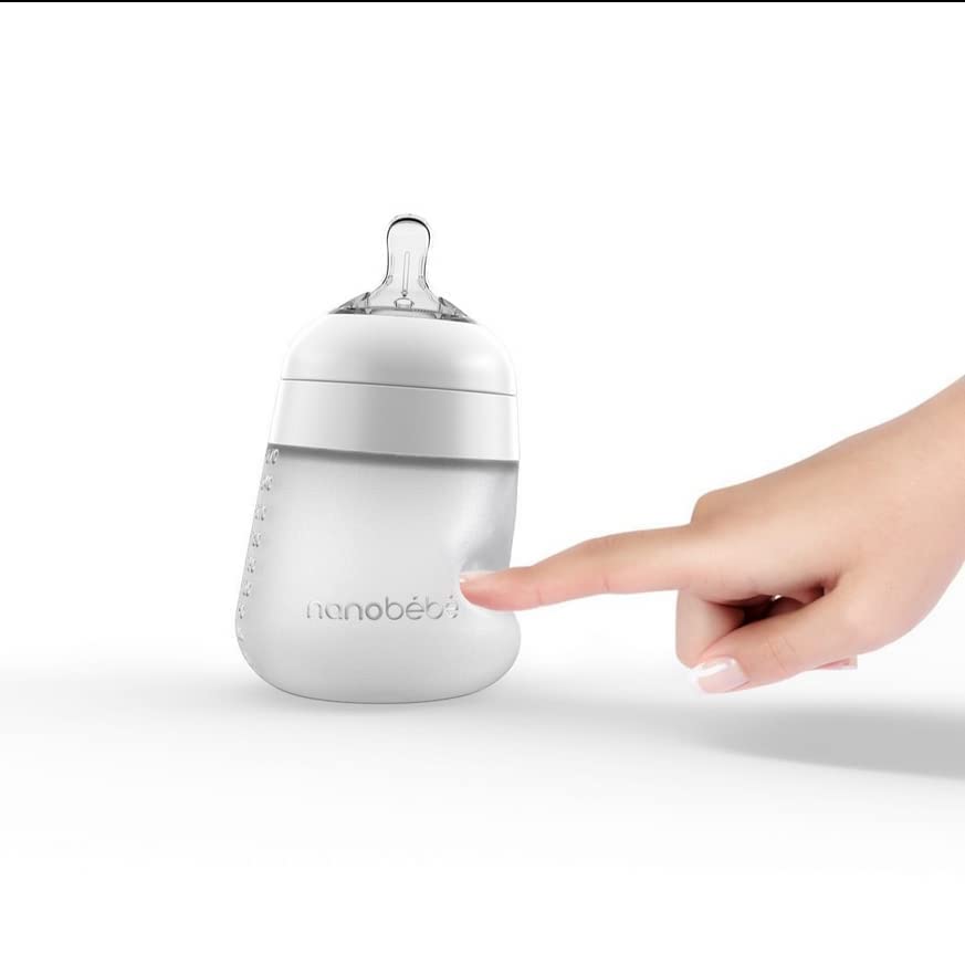 Nanobébé Flexy anti-colic design helps minimize gas during meals.