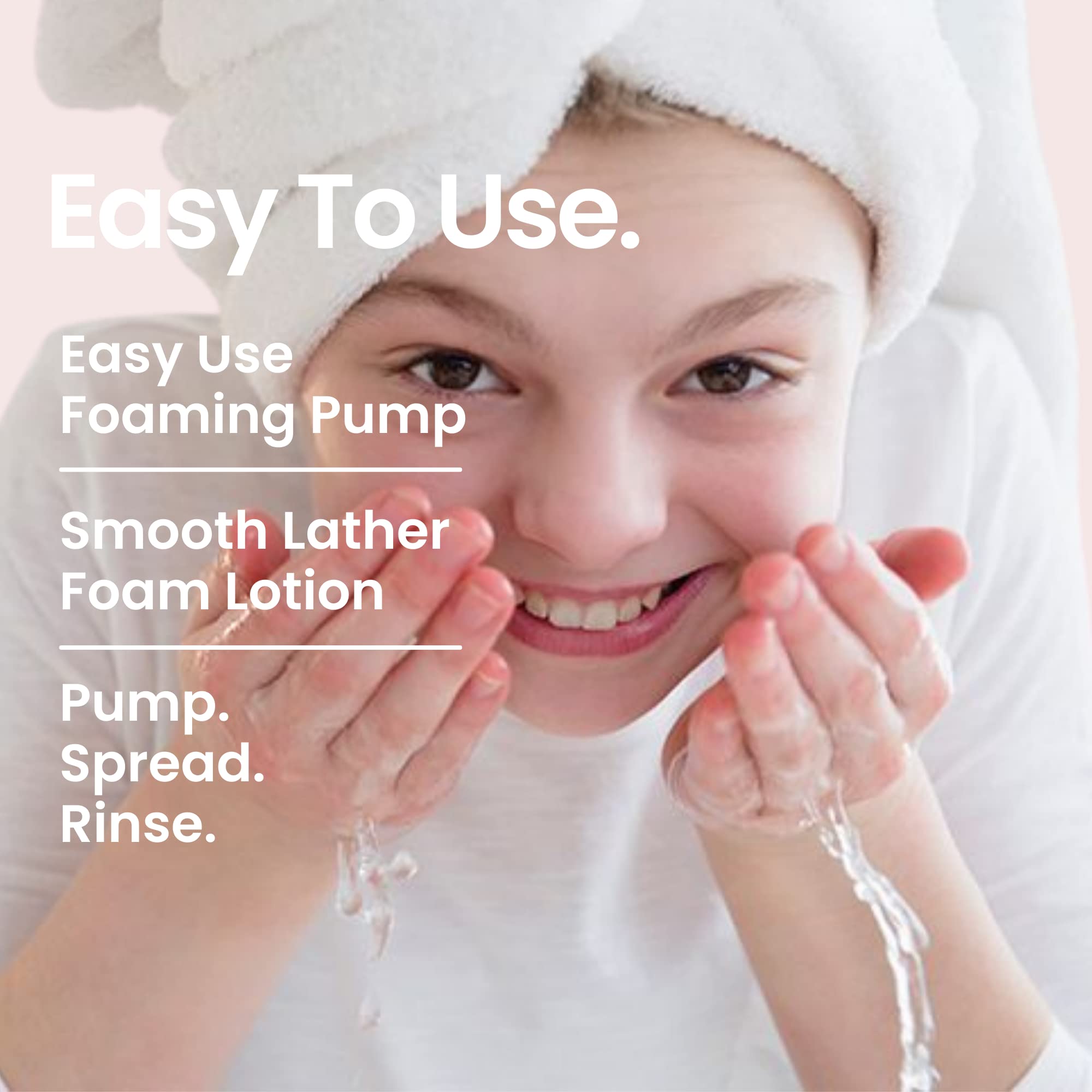 Aloe vera detail emphasizing soothing hydration during cleansing.