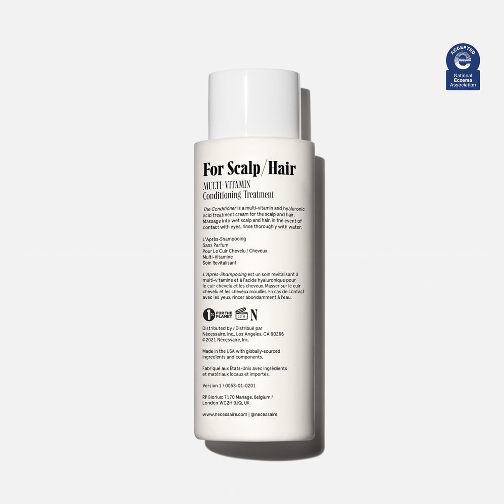 Nécessaire The Conditioner hyaluronic acid application demonstrates hydrating detangling benefits.