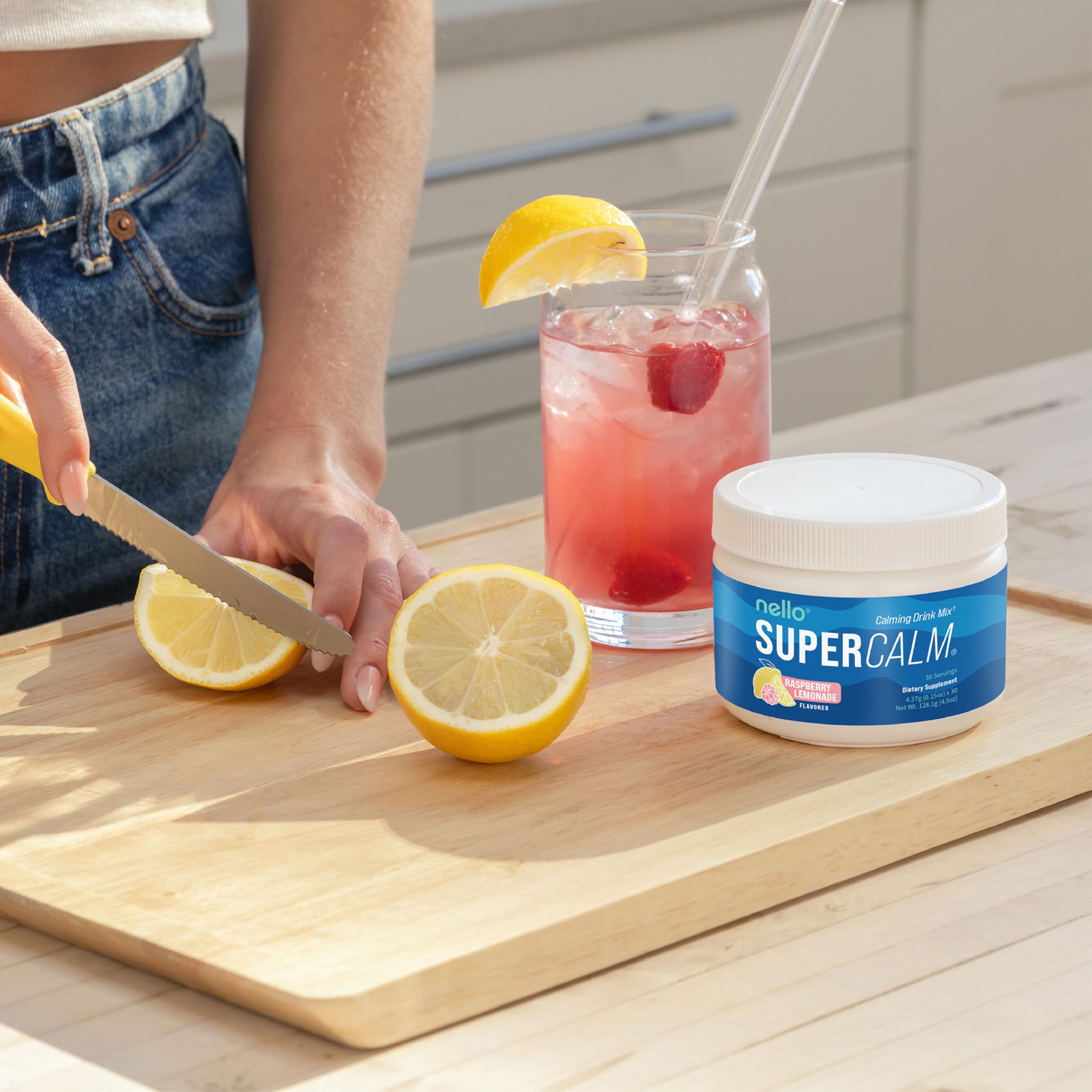 Nello Supercalm powder canister pour highlighting convenient everyday use.
