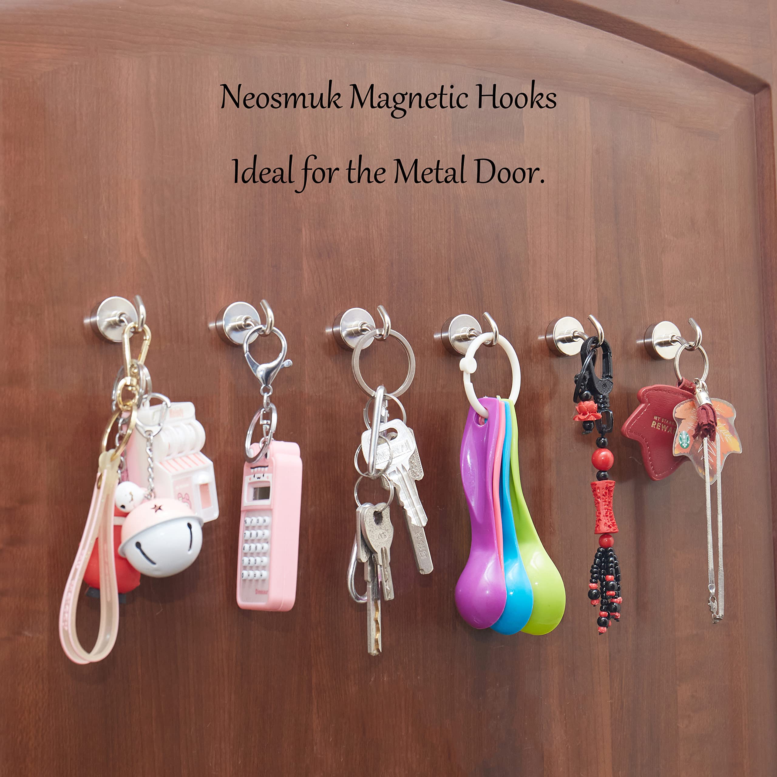 Neosmuk magnetic hook is lightweight and travel-ready