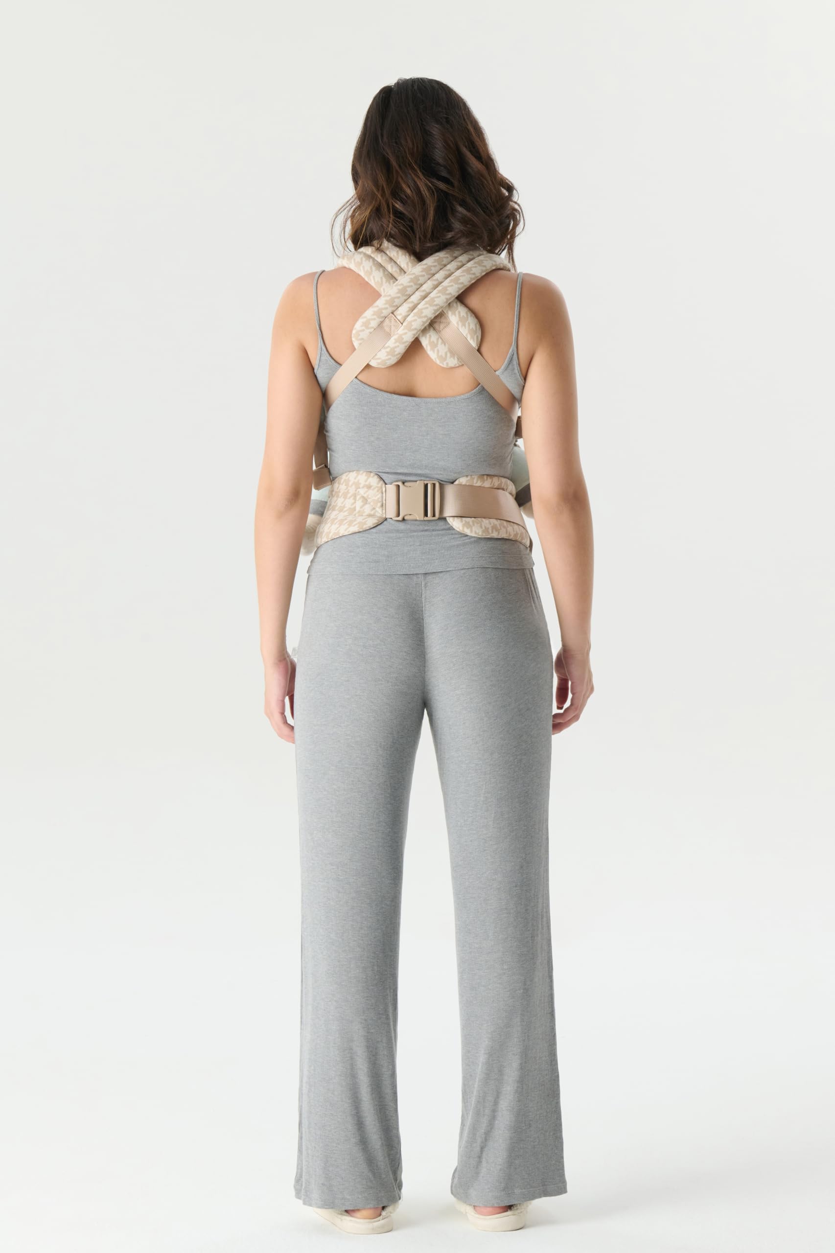 Nest Blanche ergonomic carrier back X design for balanced weight