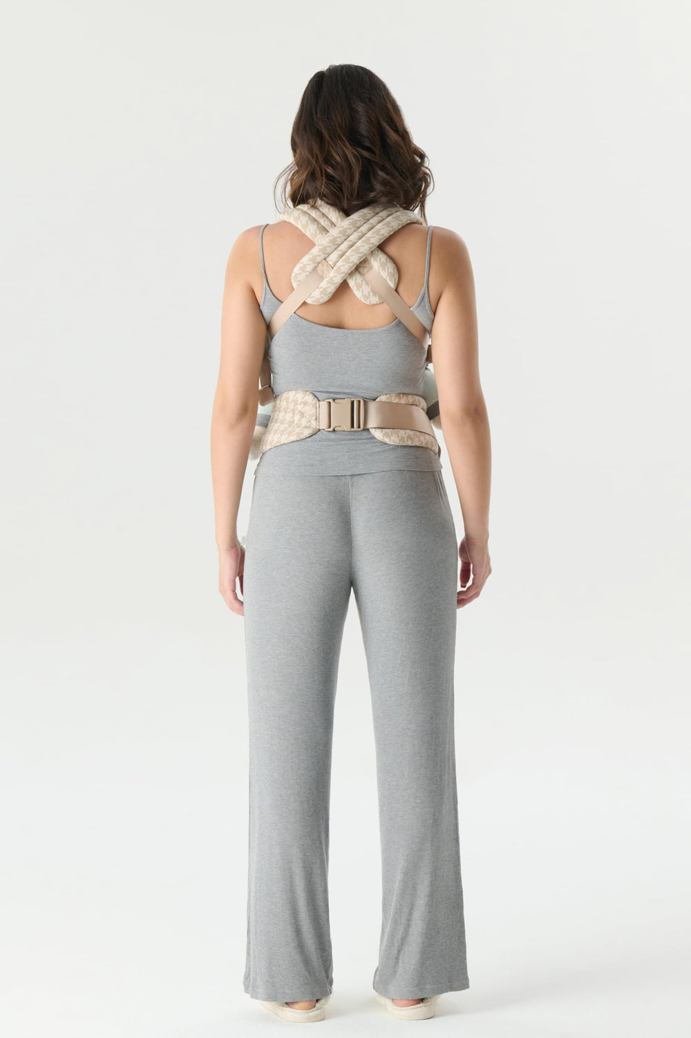 Nest Blanche ergonomic carrier back X design for balanced weight