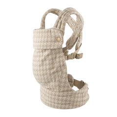 Nest Blanche ergonomic baby carrier close-up buckle for secure support
