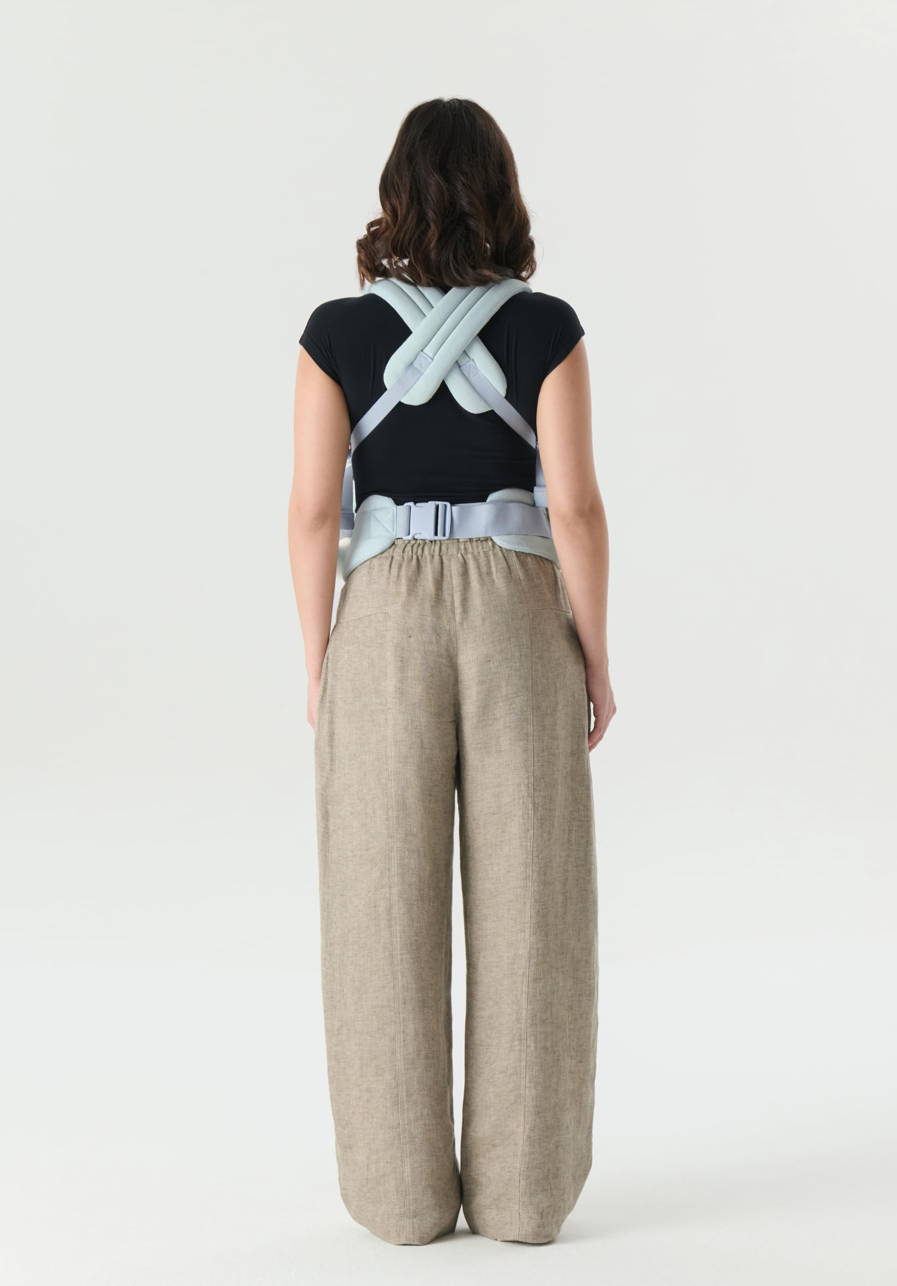 Nest Blanche padded shoulder straps enhance comfort for longer wear.