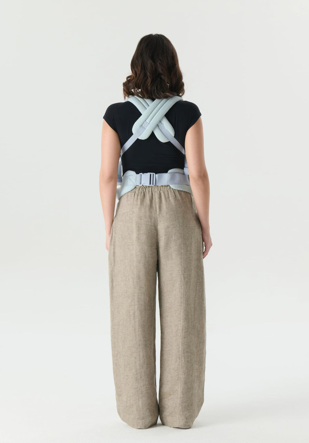 Nest Blanche padded shoulder straps enhance comfort for longer wear.