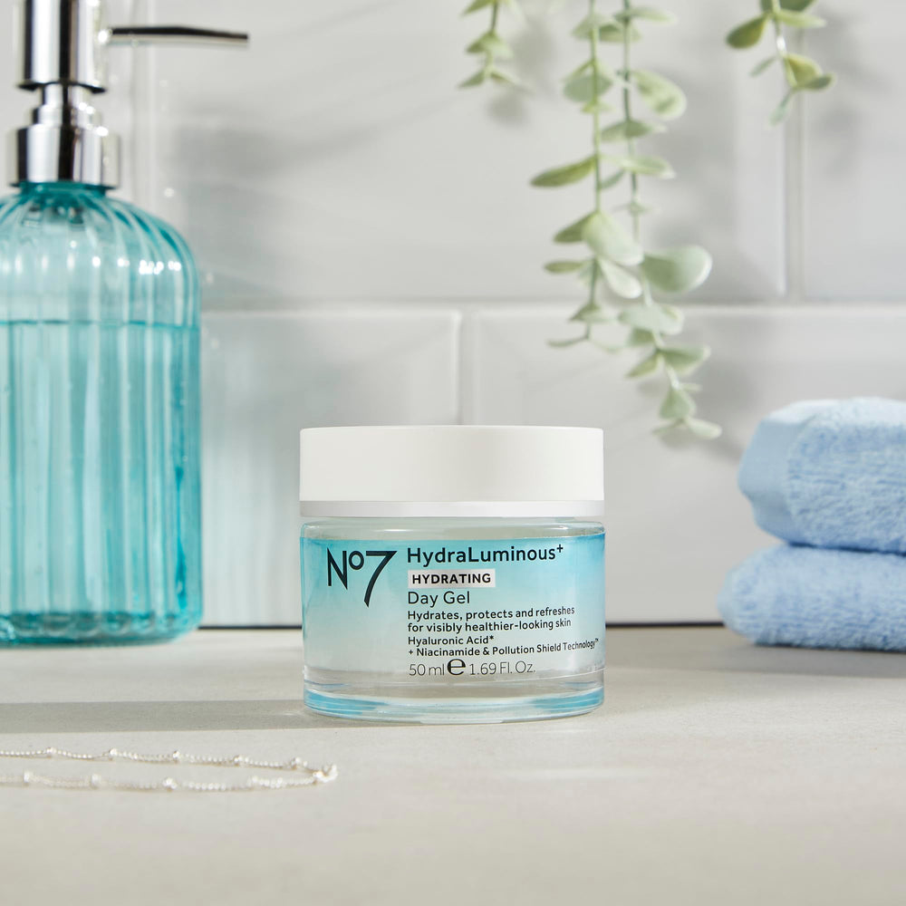 No7 HydraLuminous+ depiction of hyaluronic acid molecules