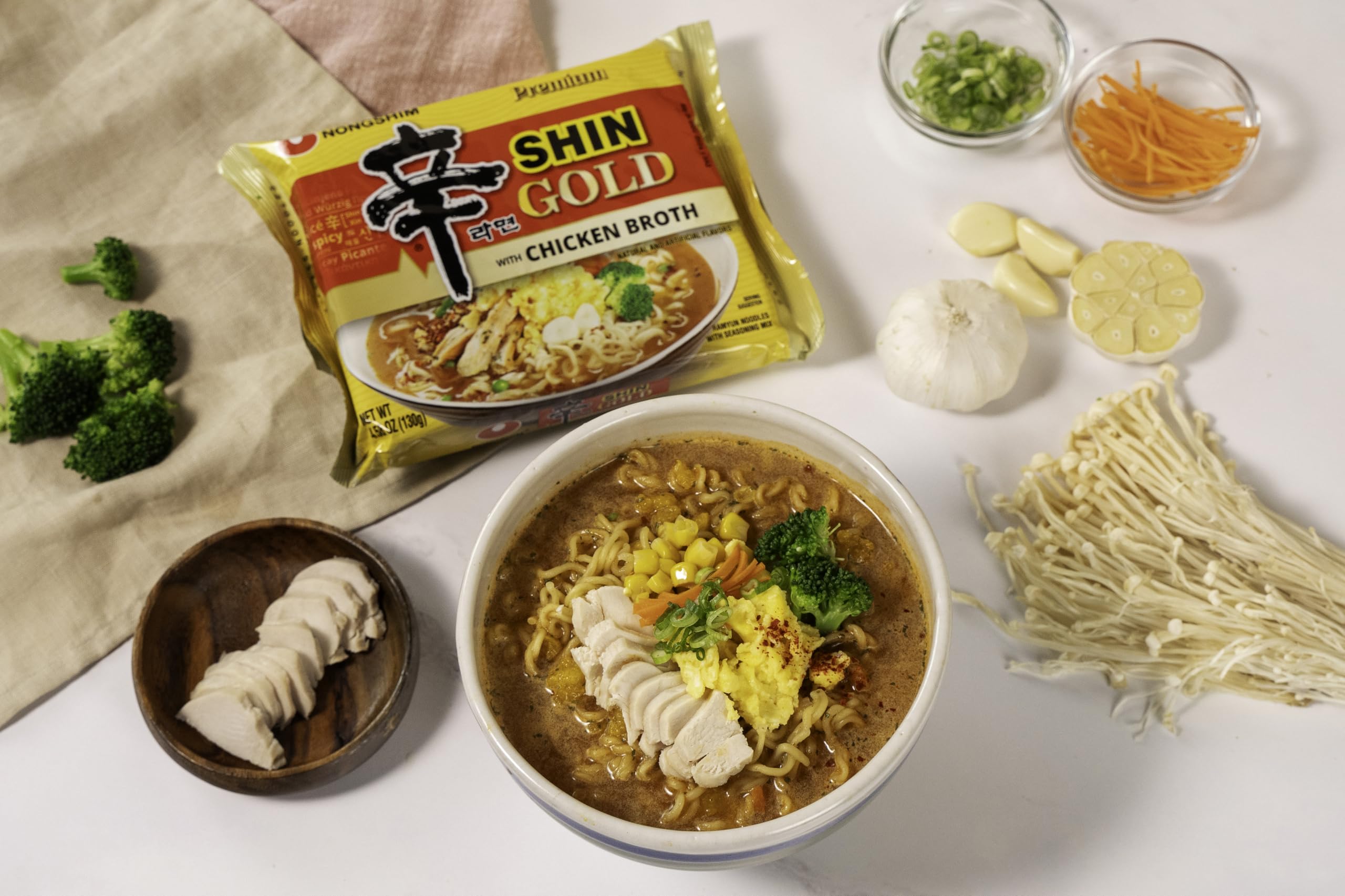 Nongshim Shin Gold 16-pack visual underscores value and pantry convenience.