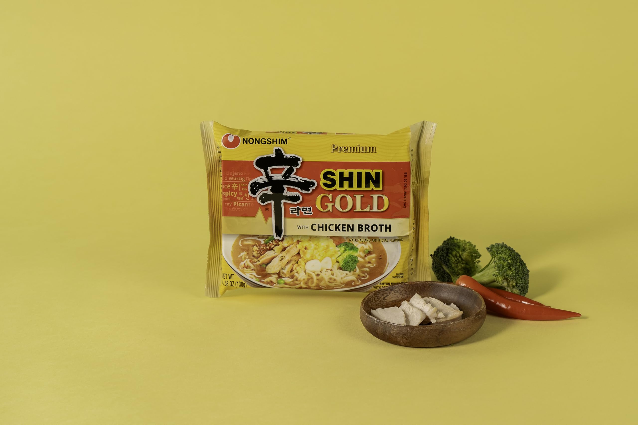 Nongshim Shin Gold aroma invites you to enjoy a fusion of Korean and American flavors.