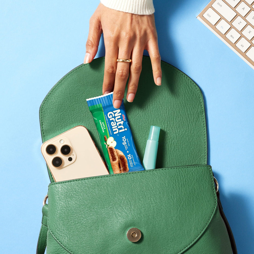 Nutri-Grain Apple Cinnamon bars demonstrate the whole grains texture.