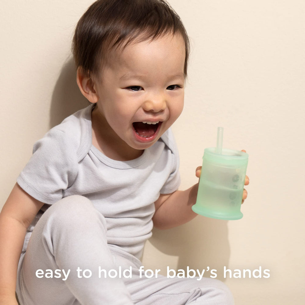 Olababy microwave-safe silicone cup withstands warming for versatile snacks and drinks.