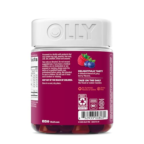 OLLY Women's Multi close-up showcases chewy texture and bite-size vitamins.