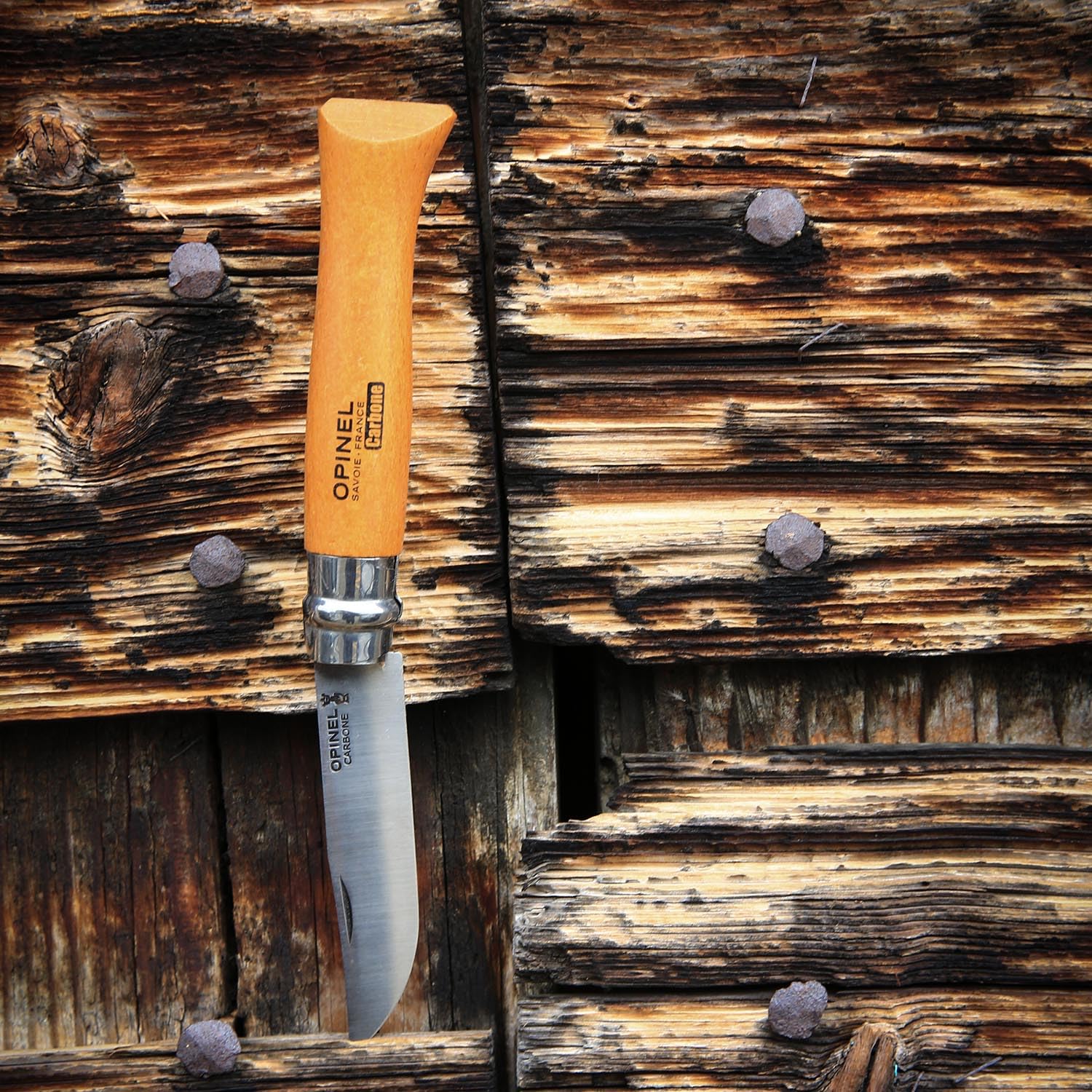 Opinel No. 08 Carbone packaging highlights eco-friendly sourcing.