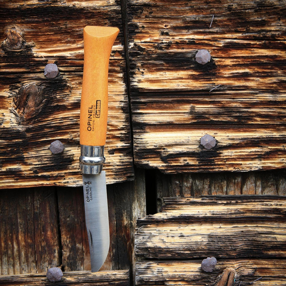 Opinel No. 08 Carbone packaging highlights eco-friendly sourcing.