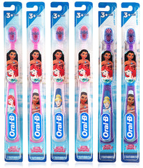 Oral-B New Princess toothbrush for girls 3+, close view of gentle bristles for sensitive gums.
