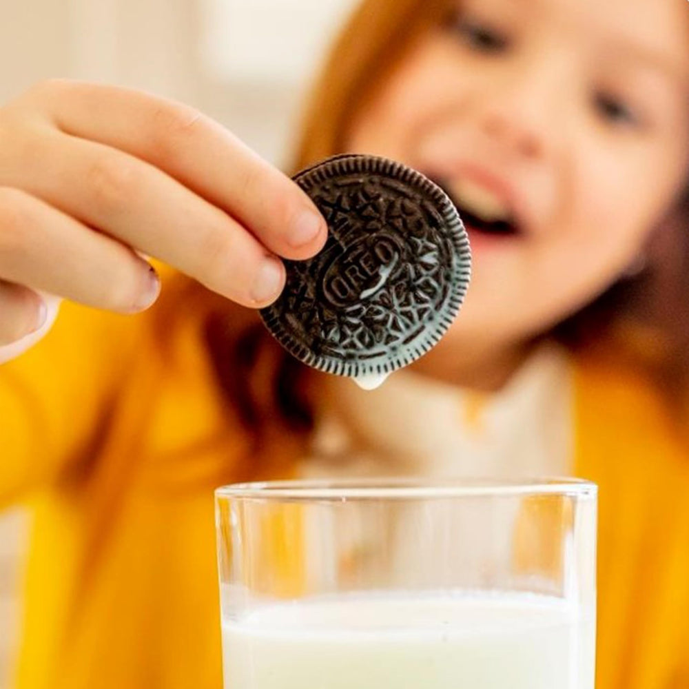 OREO 24.16 oz resealable pack keeps freshness for snacking at home.