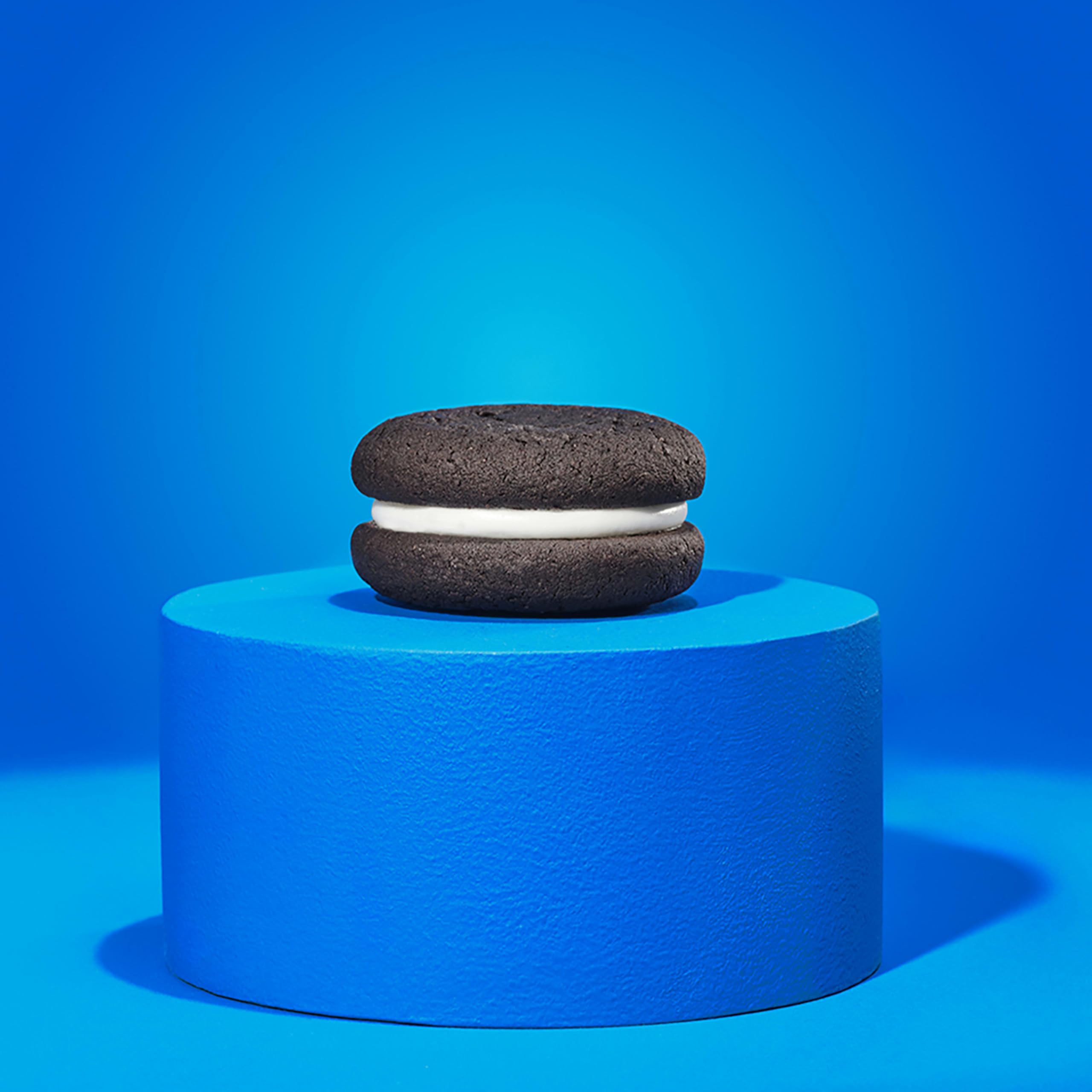 Close-up of texture on an OREO Cakesters bite.