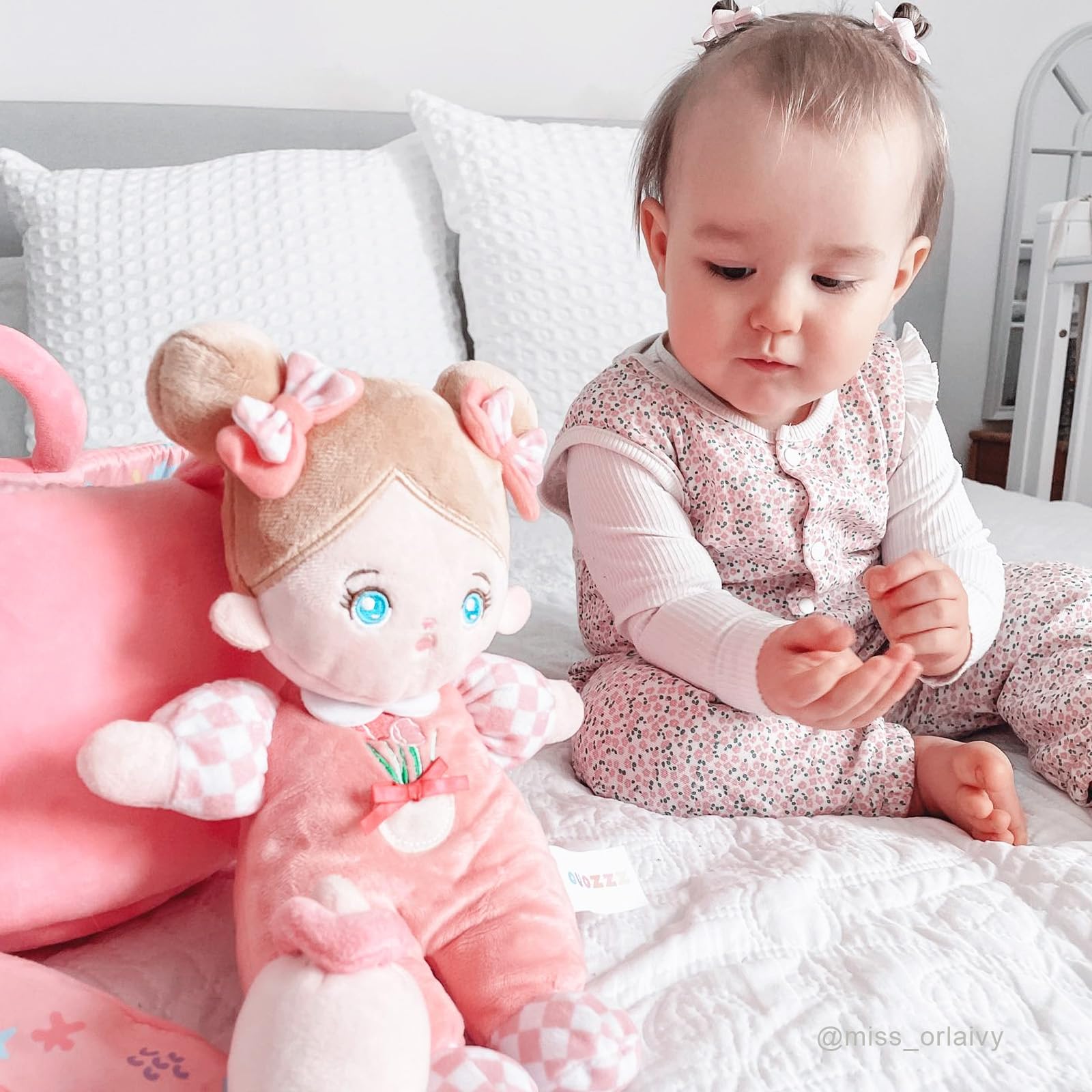 OUOZZZ family play scene enhances bonding through role-play.