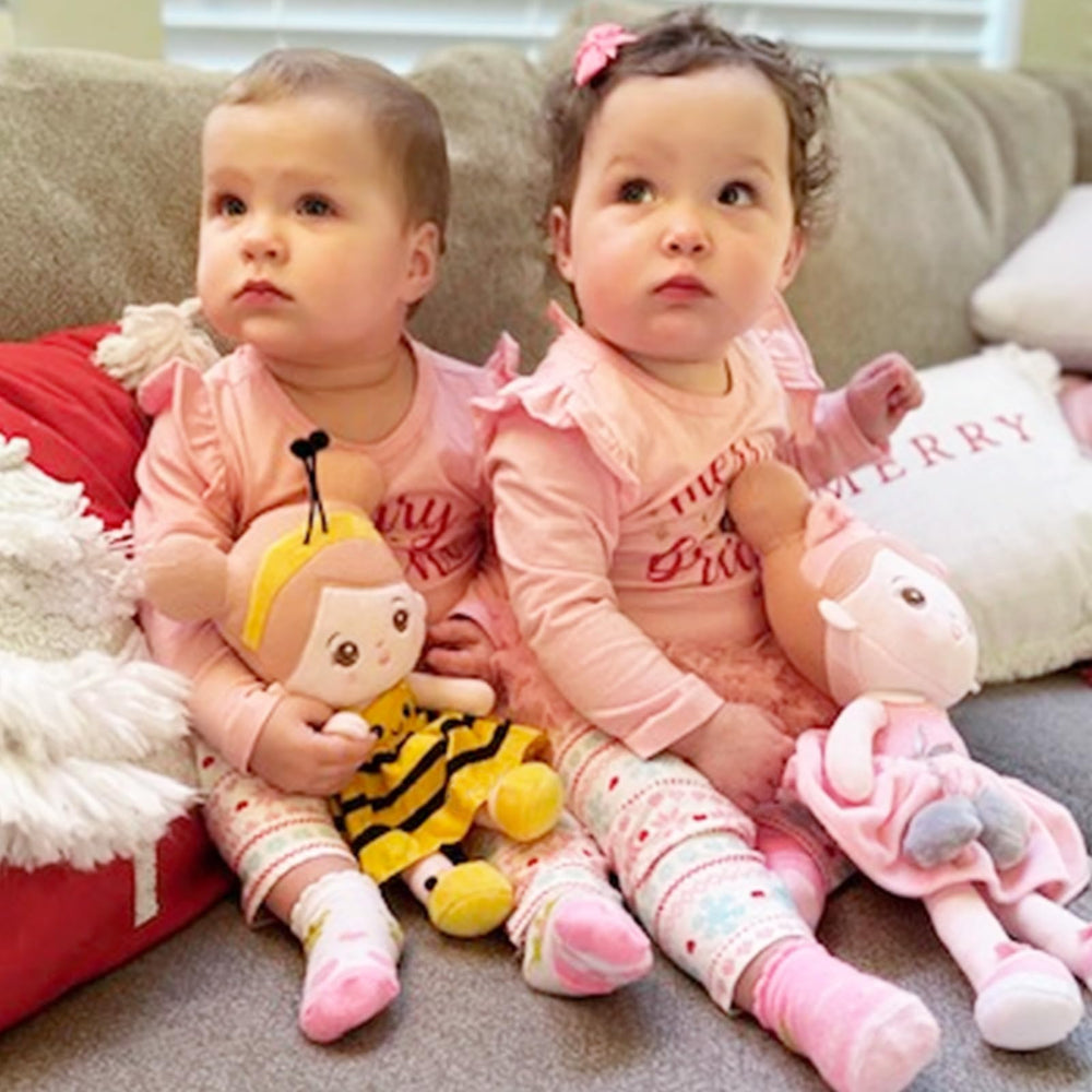 OUOZZZ compact, easy-to-carry doll perfect for on-the-go play.