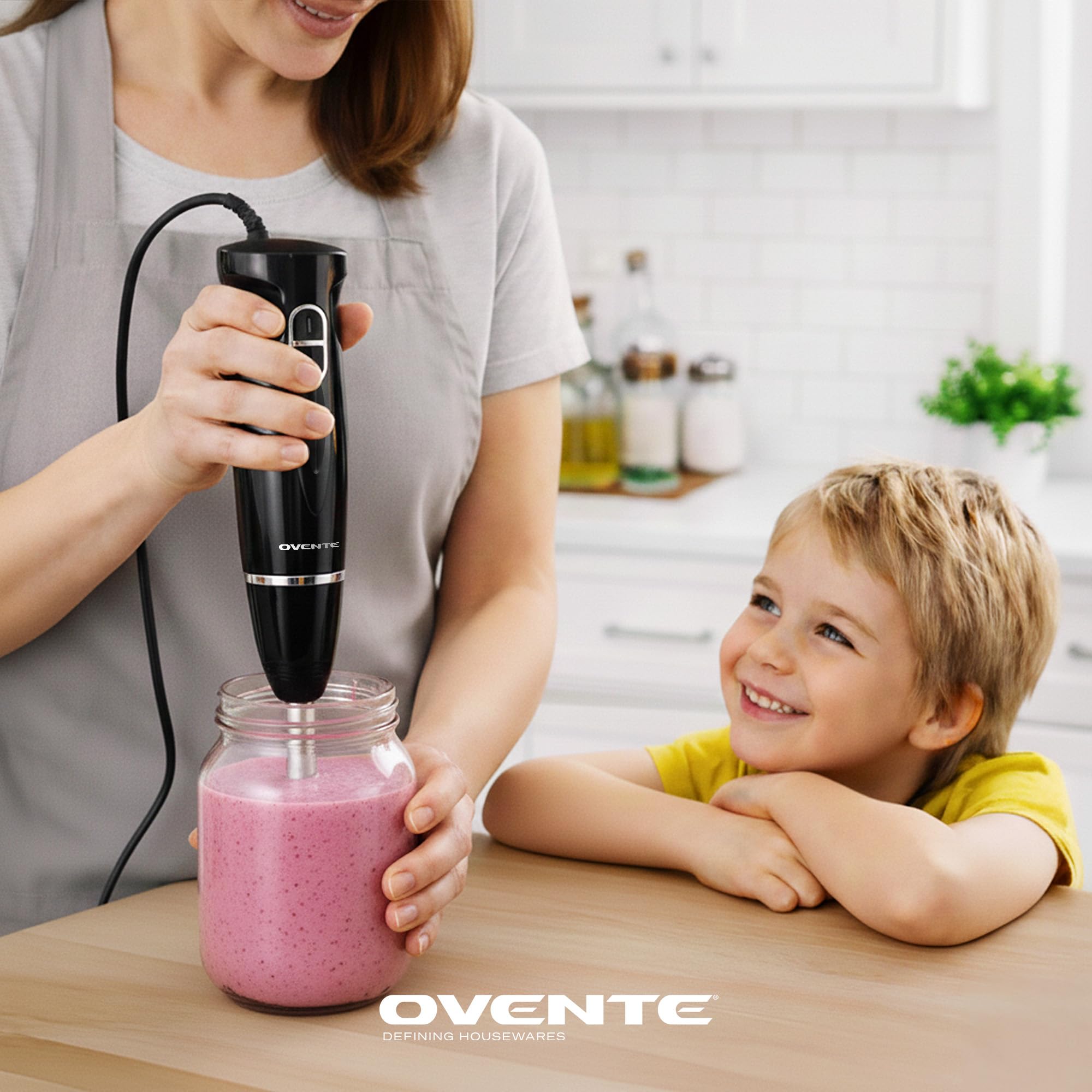 OVENTE immersion blender ergonomic handle provides comfortable, stable control