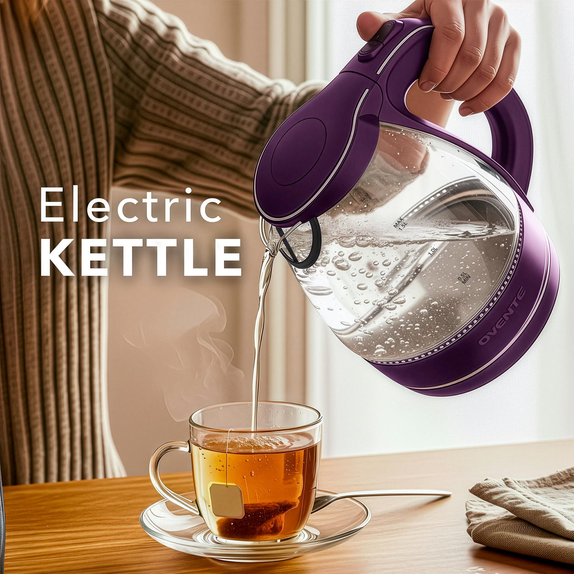 Cool-touch handle on the KG83P for safe, comfortable pouring.