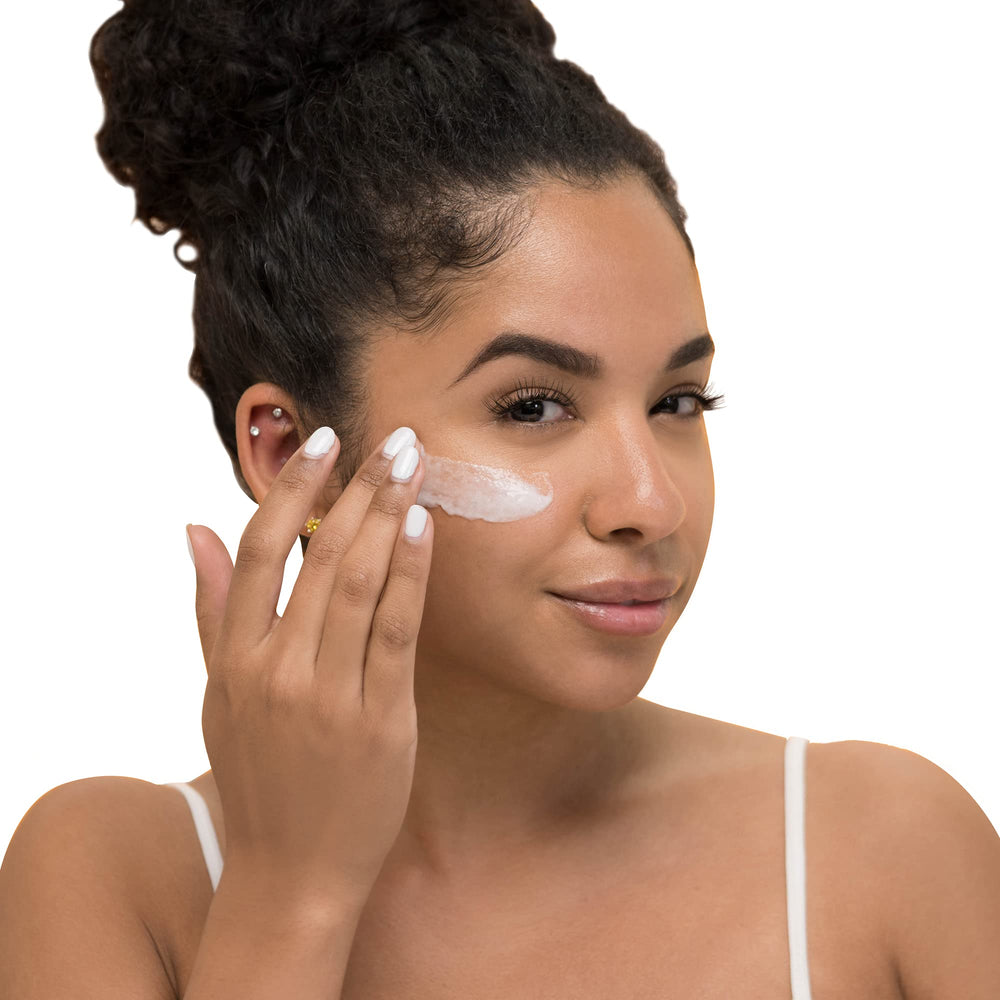 Cocoa butter and coconut oil spotlight in Palmer's formula for gentle hydration.