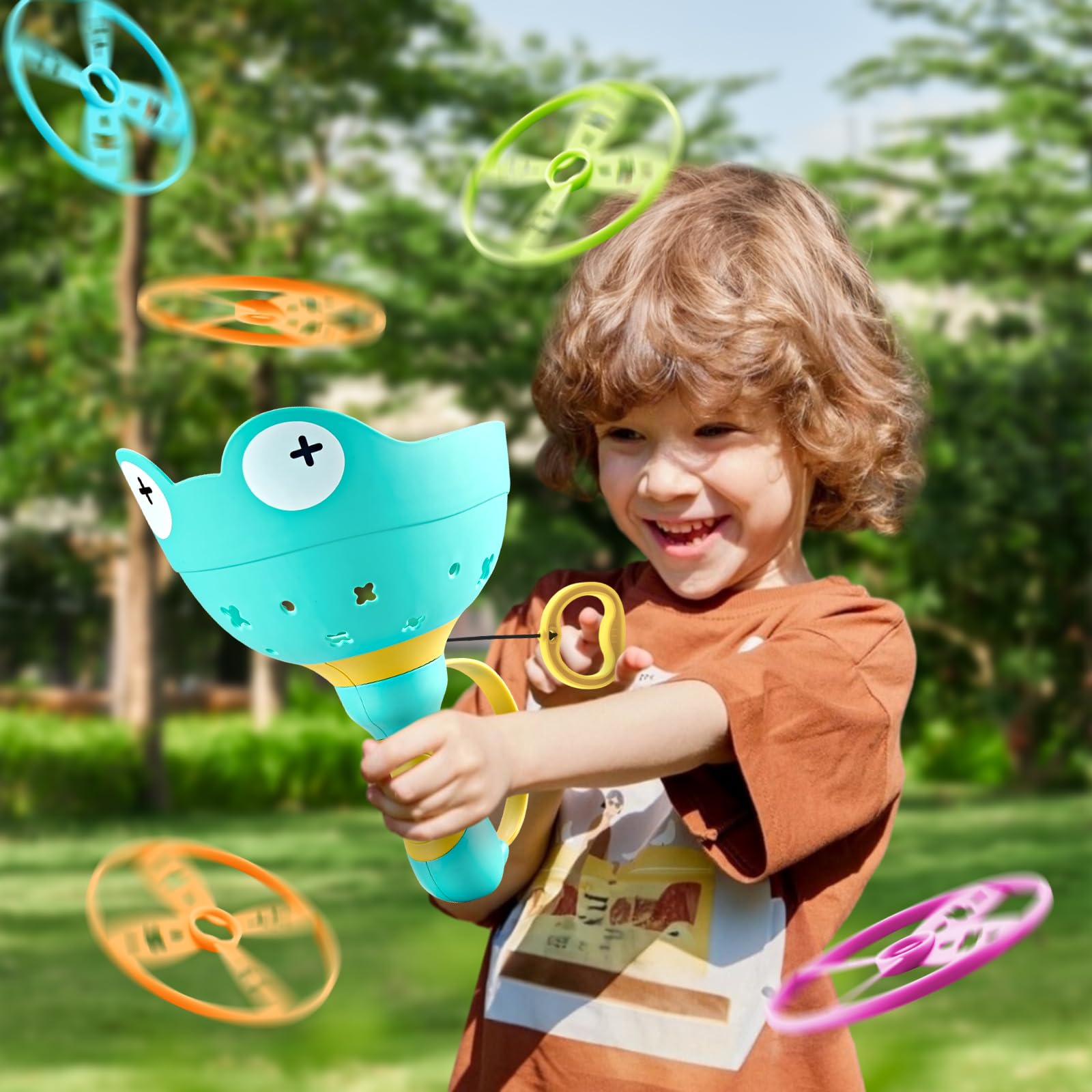 Pamexin two frog hand catchers boosting cooperative play among siblings and friends.