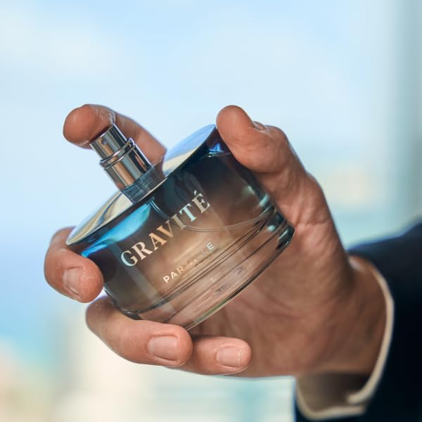 Particle Gravité musk-amber base adds warmth and depth.
