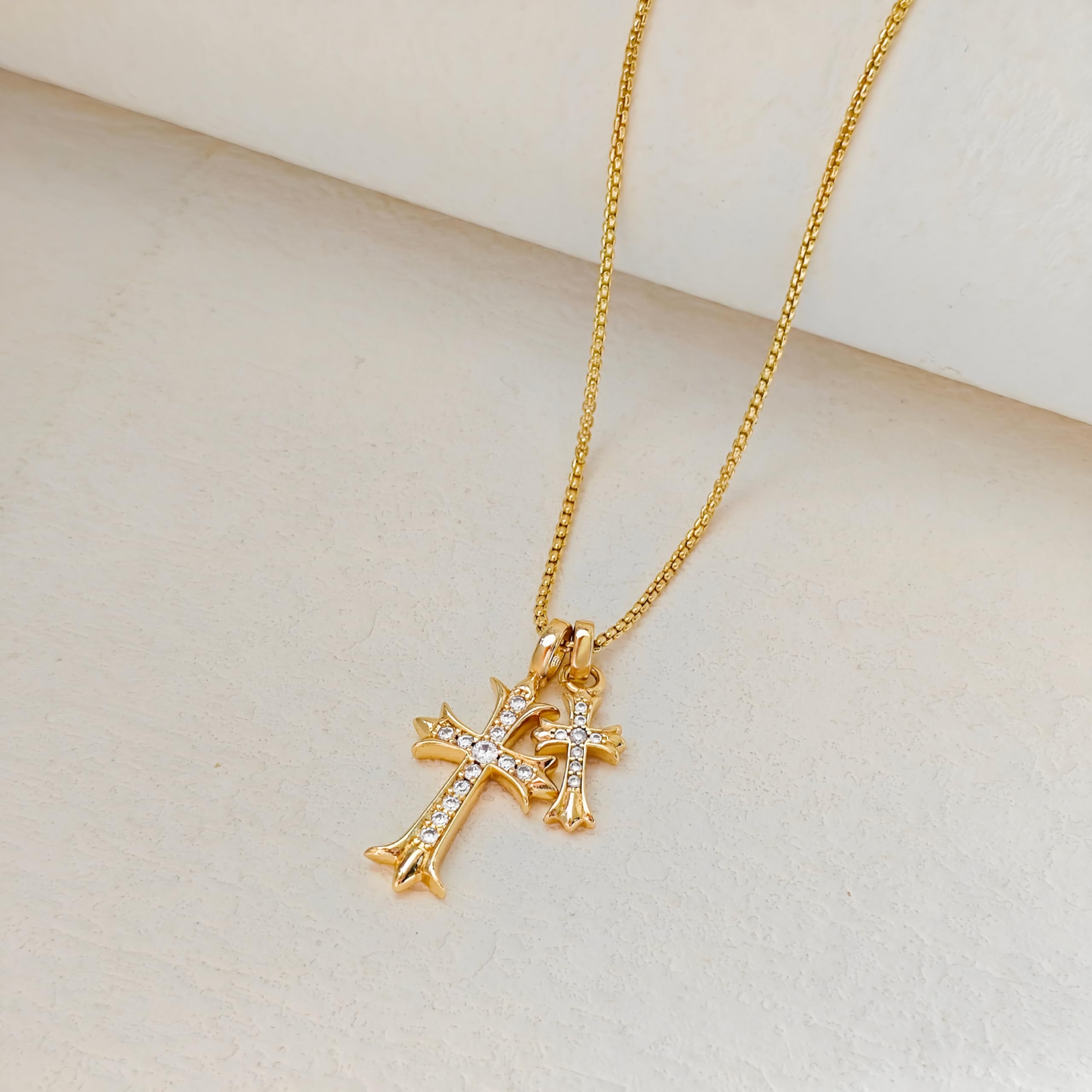 Partm 17-inch chain with 2-inch extender offers adjustable fit.