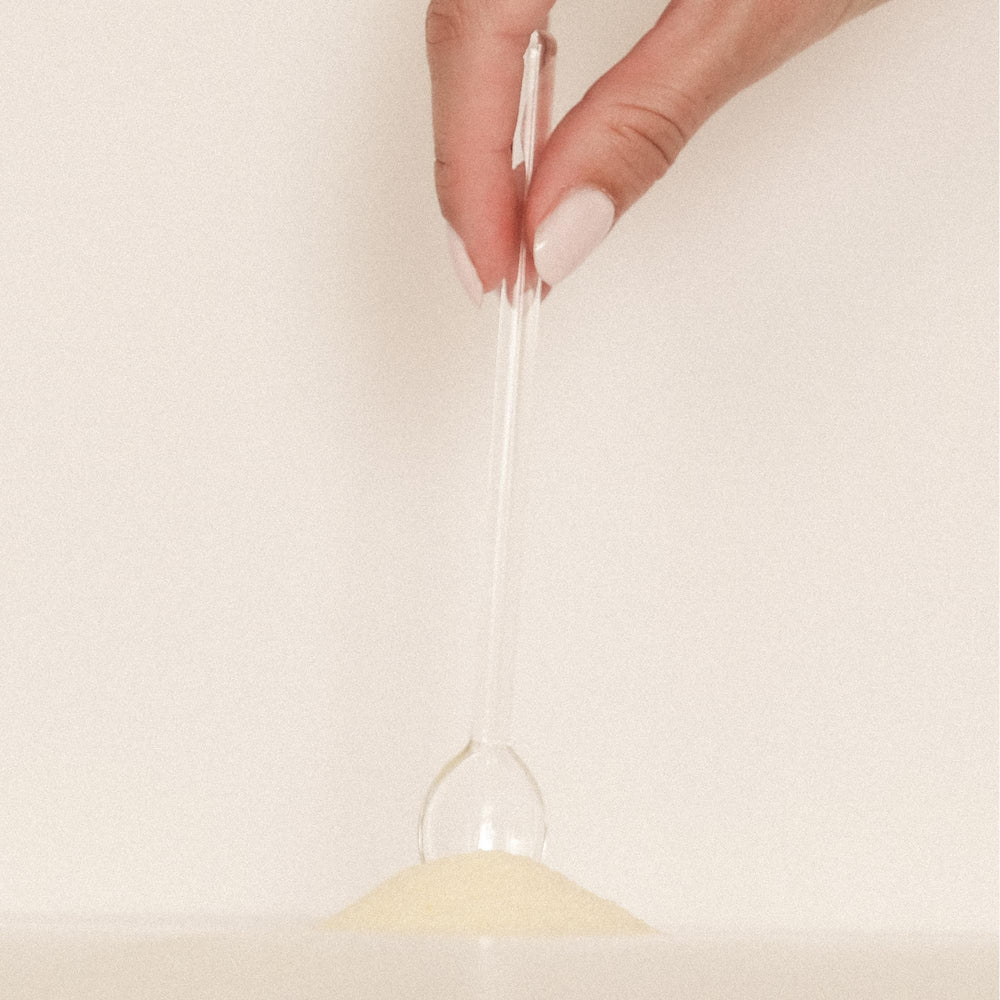 Perelel Hydration Powder close-up of collagen and hyaluronic acid ingredients