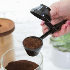 Perfect Pod EZ-Scoop one-handed operation for left- or right-handed use.