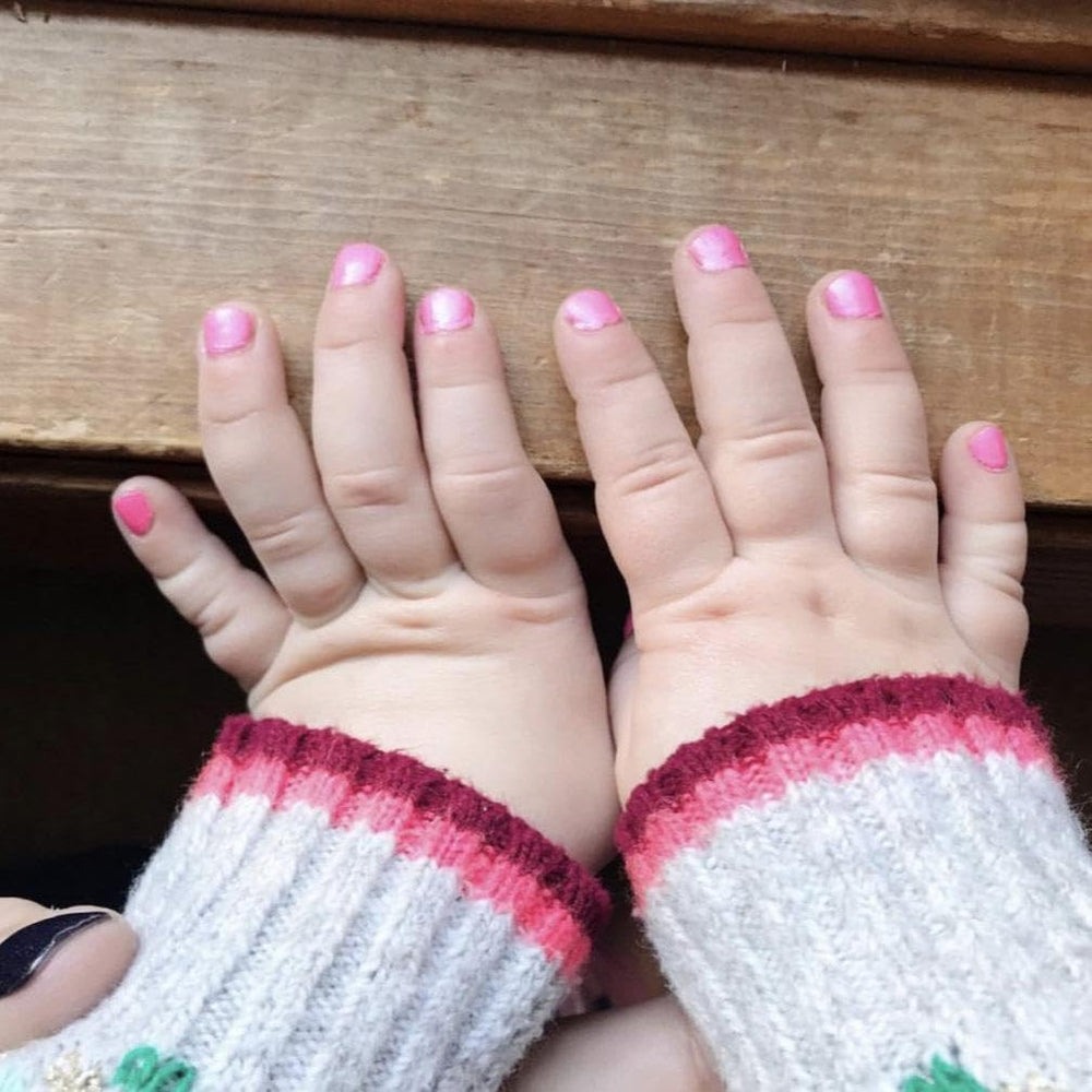 Piggy Paint mini 7 ml bottles highlight compact, kid-friendly size.