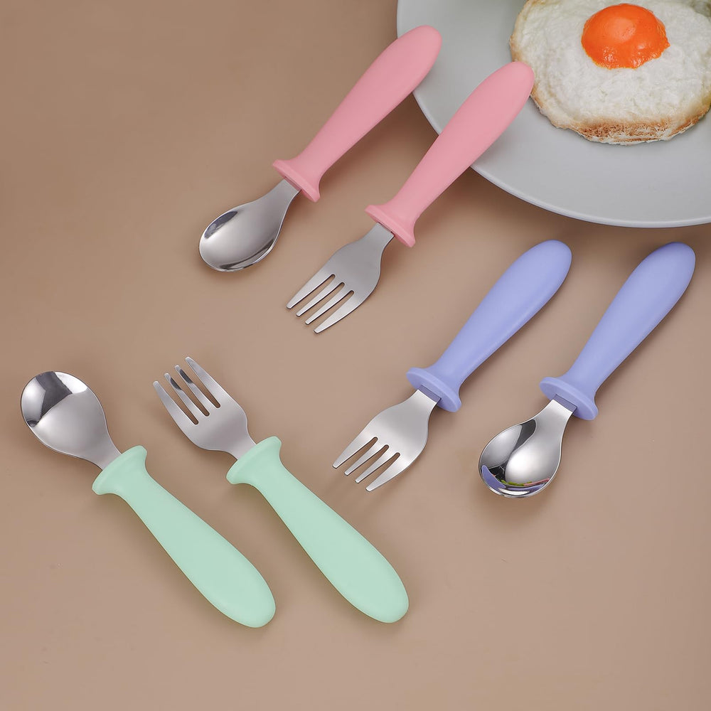 Pimoys easy-grip-handles support little hands while learning to feed.