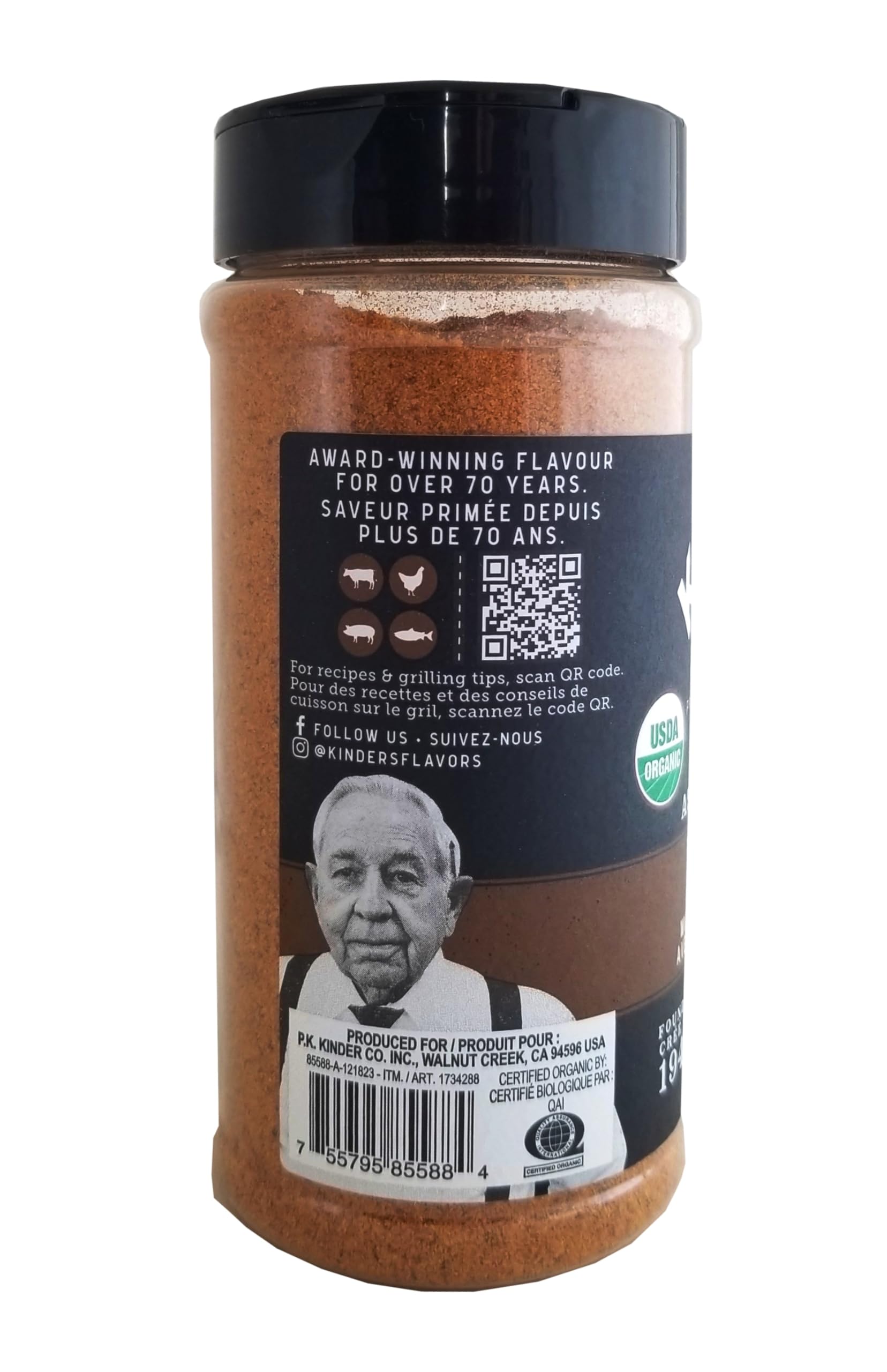 Aromatic smoke from garlic and paprika blends in cooking.