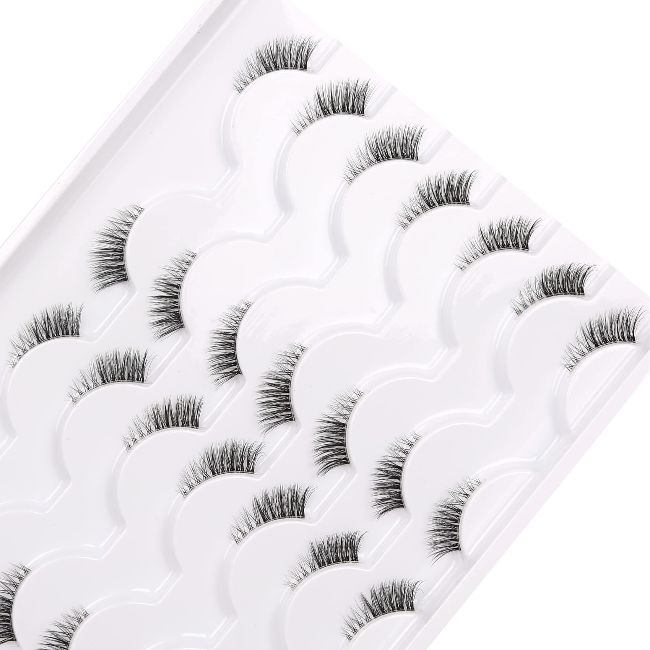 Pooplunch lashes enhance eye opening with natural-looking volume.