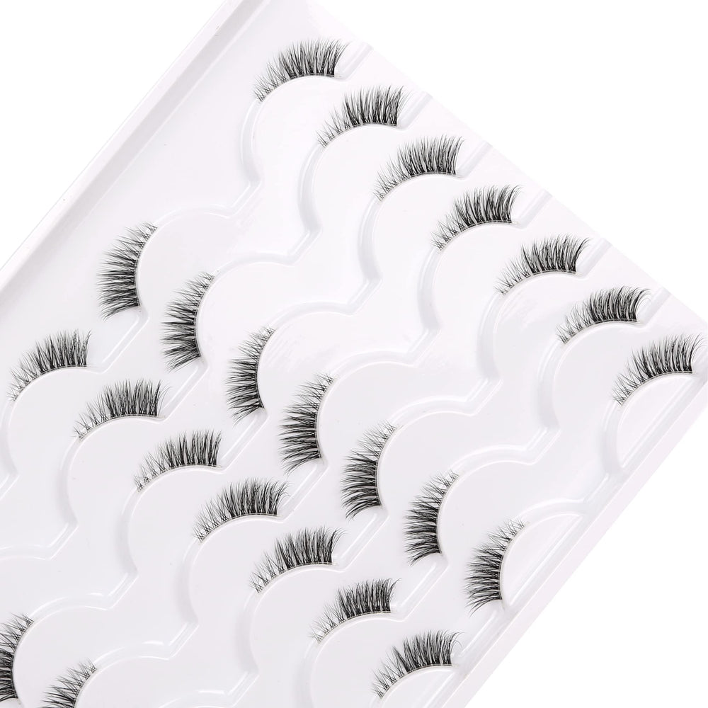 Pooplunch lashes enhance eye opening with natural-looking volume.