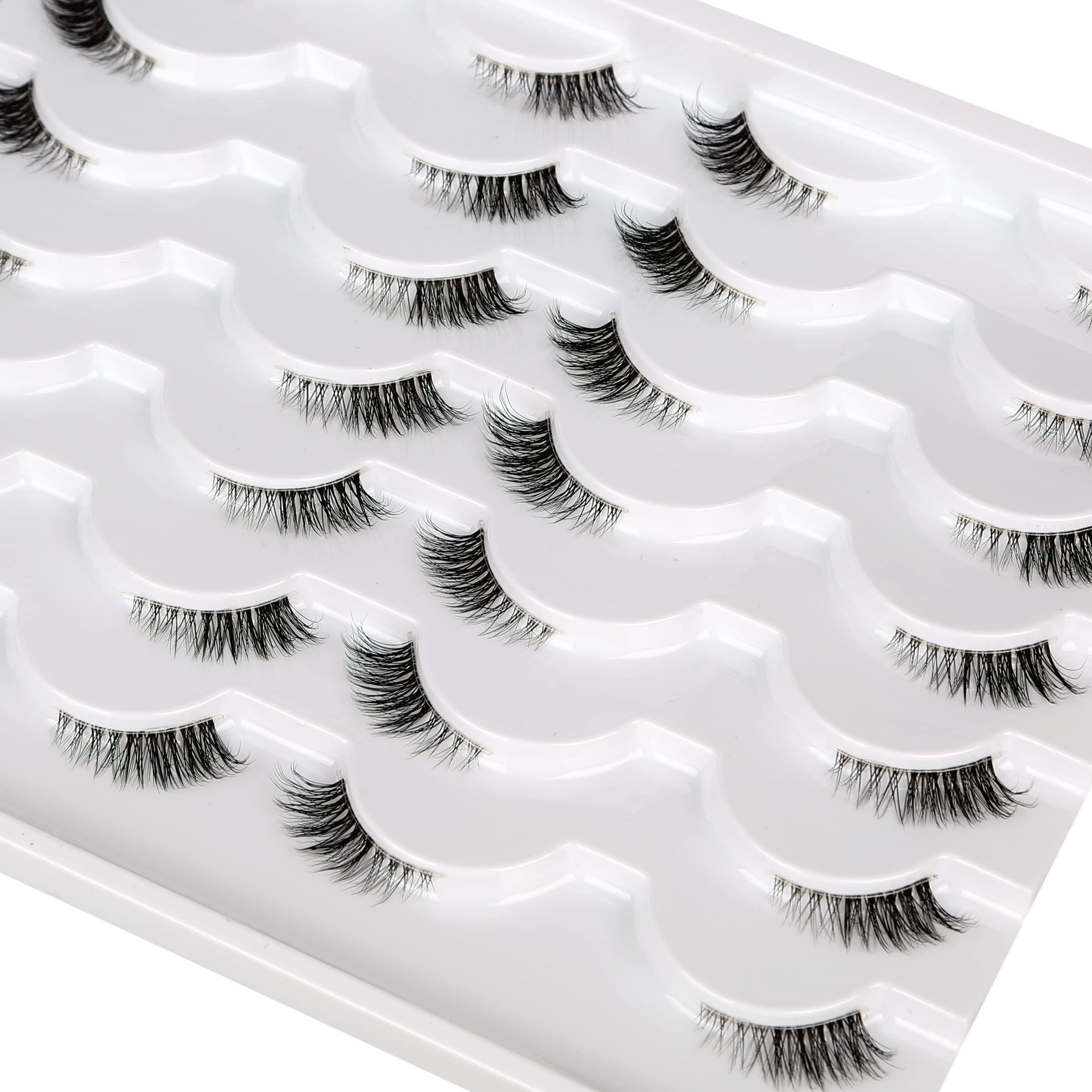 Pooplunch wispy lashes feel lightweight and comfortable for daily wear.