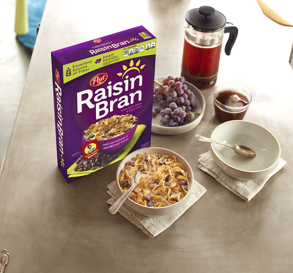 Post Raisin Bran highlights whole grains and fiber per serving.